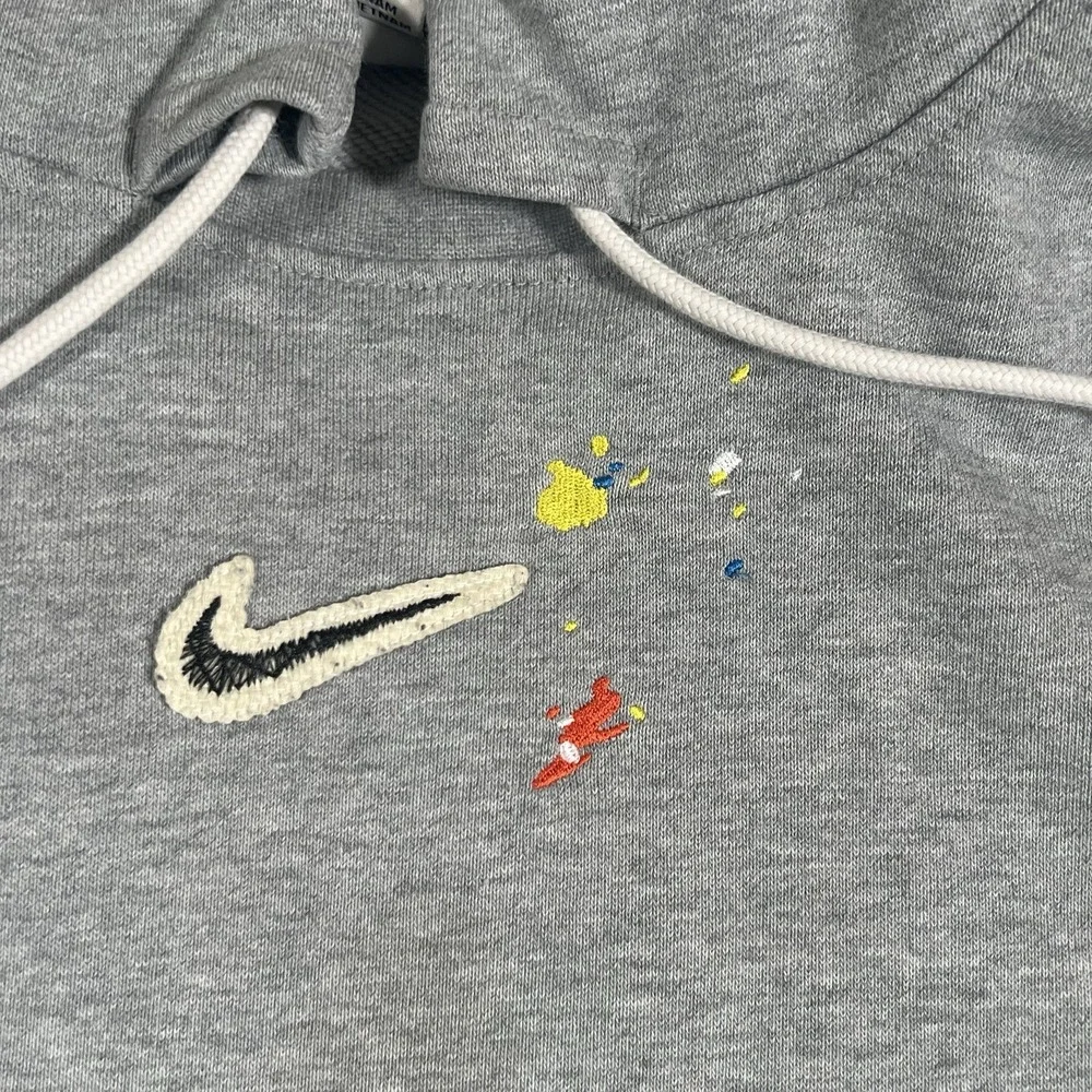 Nike Men's Standard Issue Paint Splatter Basketball zipper Pocket Hoodie GREY SM